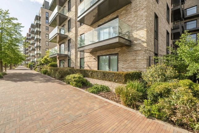 Flat 10, 2, Arber House, Greenleaf Walk, Southall photo 3