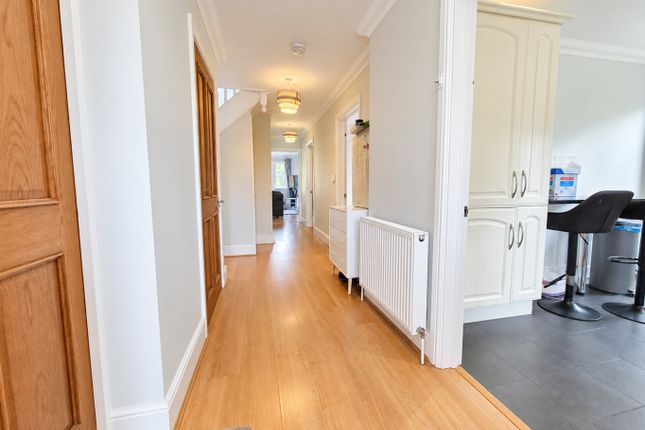 58 Plumberow Avenue, Hockley, Essex photo 4