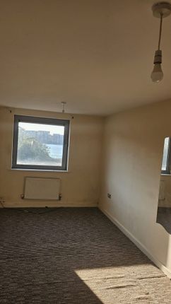 Flat 33 Hill house, Defence Close, London photo 5
