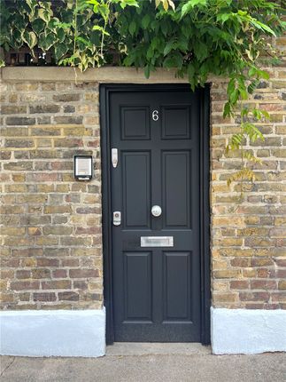 Flat for sale in Harcourt Terrace, Chelsea, London