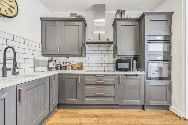 138, Eswyn Road, London photo 4