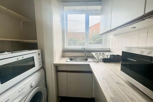 Thumbnail Flat to rent in Blagreaves Avenue, Littleover, Derby