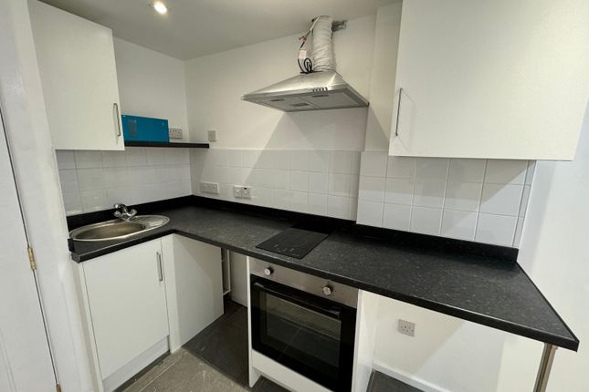 Studio to rent in Temple Bar, Willenhall
