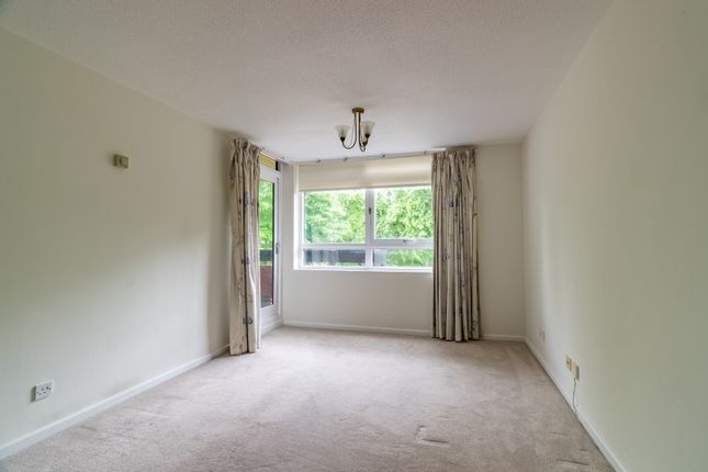 Flat for sale in Carlisle Avenue, St. Albans, Hertfordshire