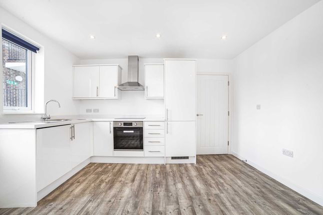 Flat for sale in Lodge Road, Wallington