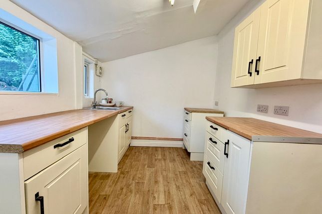 15, Queen Street, Pontypool photo 3
