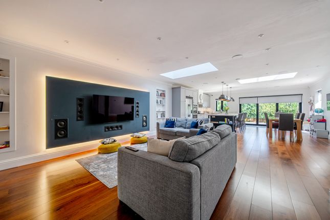 109, Longland Drive, Totteridge photo 2
