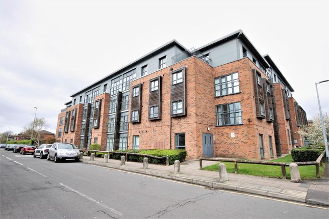 Flat to rent in Devonshire Road, Eccles, Manchester