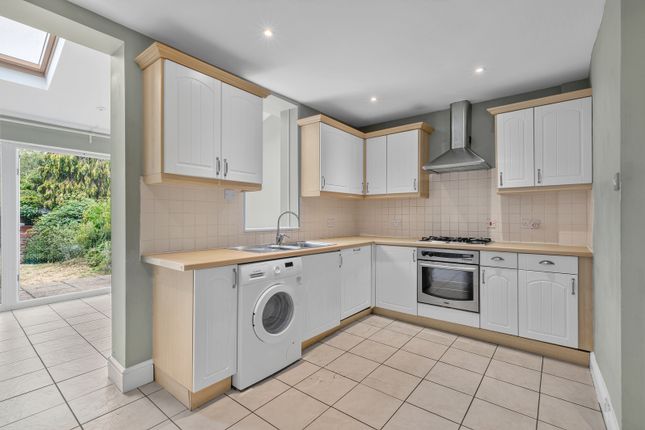 33, Dorien Road, Raynes Park photo 3