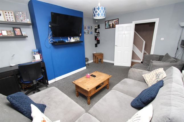 82, Rowantree Drive, Bradford photo 2