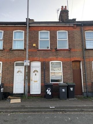 Terraced house to rent in Surrey Street, Luton