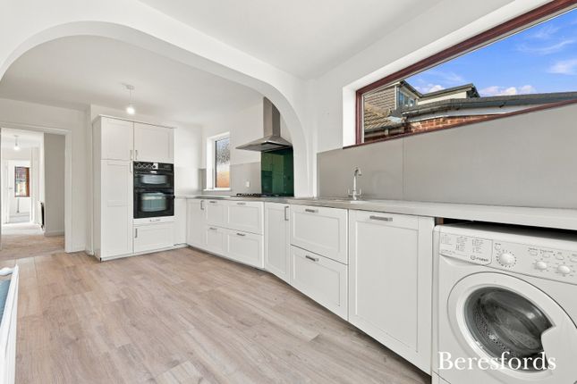 58, Thorndon Avenue, Brentwood photo 4