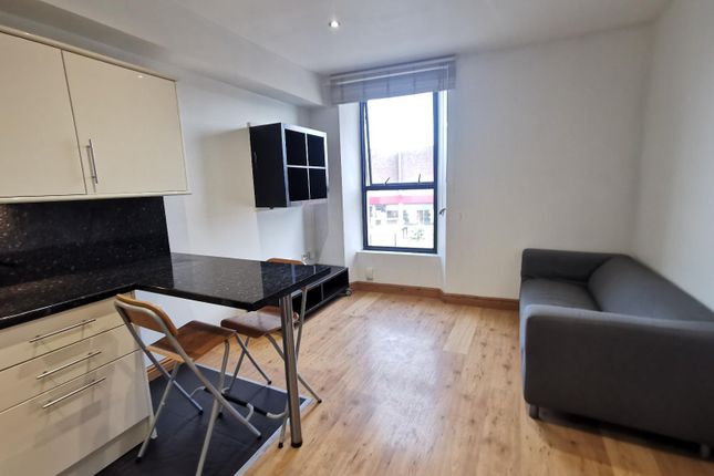 Flat 2 Bank House, 140, Kirkgate, West Yorkshire photo 2