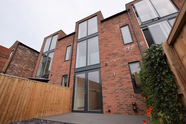 Thumbnail Mews house to rent in Loney Street, Macclesfield