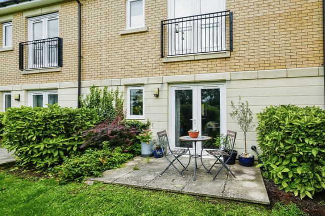 Flat for sale in Moorland Close, Witney, Oxfordshire