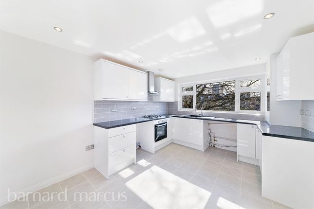 3, Cedar Court, Lime Grove, NEW MALDEN photo 3