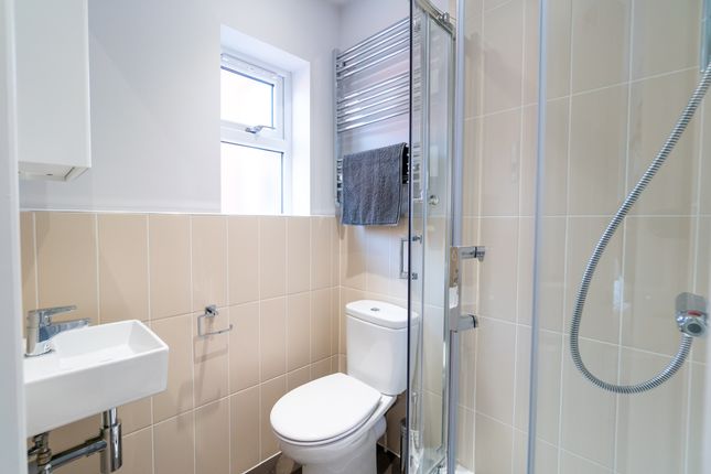 Room to rent in York Road, Reading