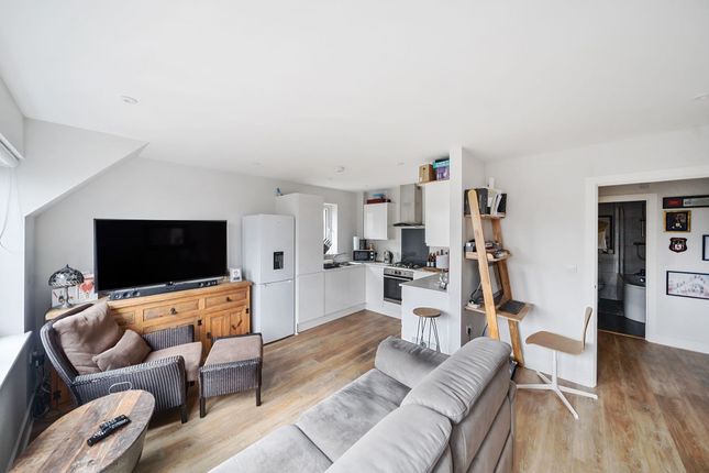 Flat 8, Woolmer Hill Lodge Lower Hanger, Haslemere photo 4