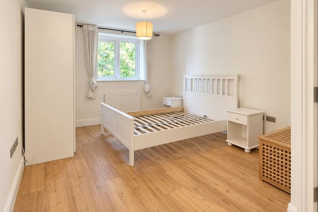 Beaufort Mews, Woking photo 5