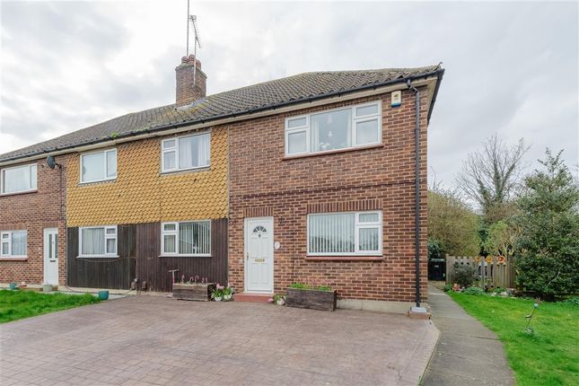 2-bed flat on Avon Close, Gravesend, £250,000