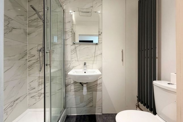 Studio Room, 21 Belgrave Mews, Uxbridge photo 4