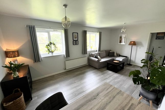 1-bed flat on Flat 10, Queens Court, Borehamwood, £120,000