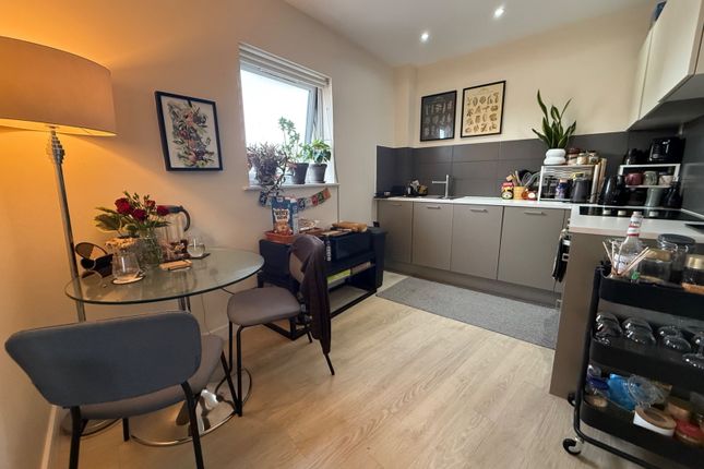 27 Dixie, Bute Street, Cardiff photo 3