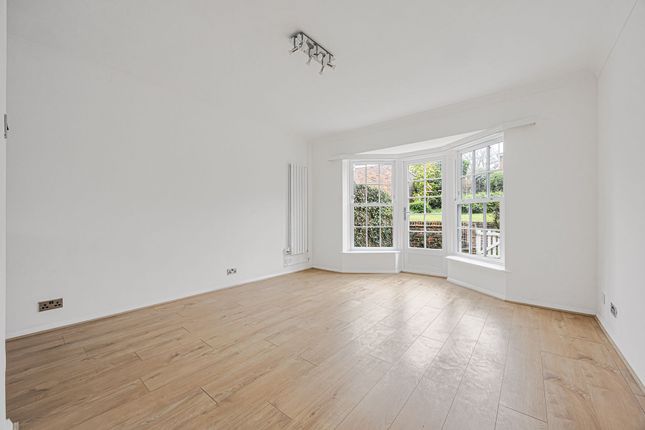 19 Hill Lands, Reading photo 3