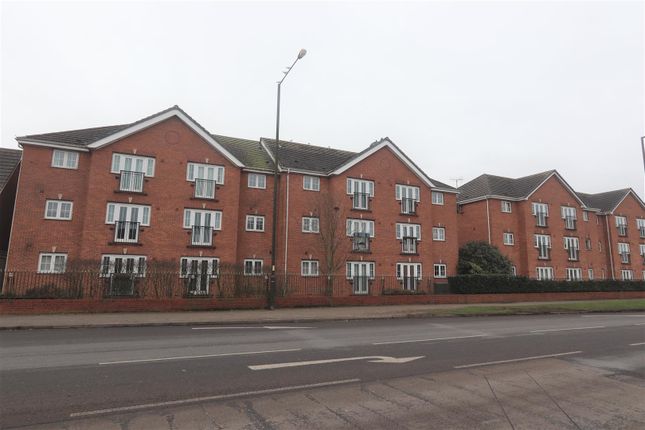 Flat for sale in Squires Grove, Willenhall