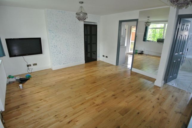 25 Edgeworth Road, London photo 4