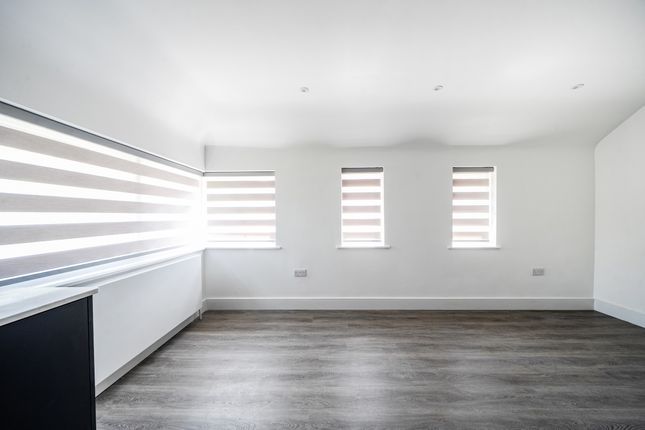 Flat 5, 96-98, Shoot Up Hill, London photo 4