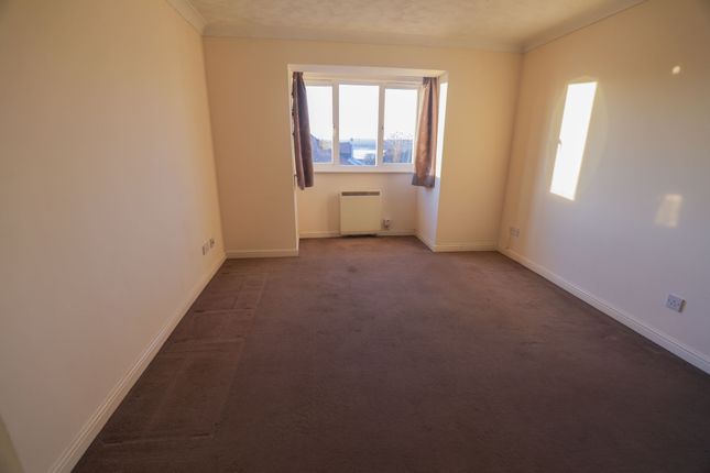 24 Wharf Road South, Grays photo 3