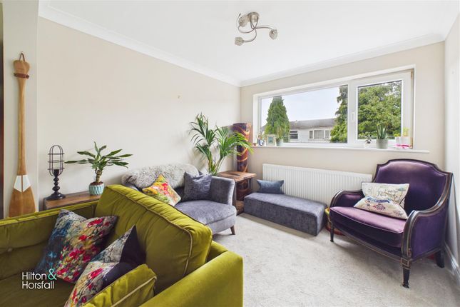 15, Buckingham Drive, Read photo 4