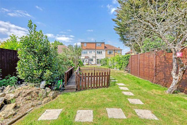 28 Millbrook Gardens, Romford photo 2