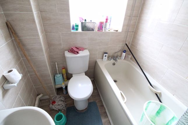 End terrace house for sale in The Ridings, Luton