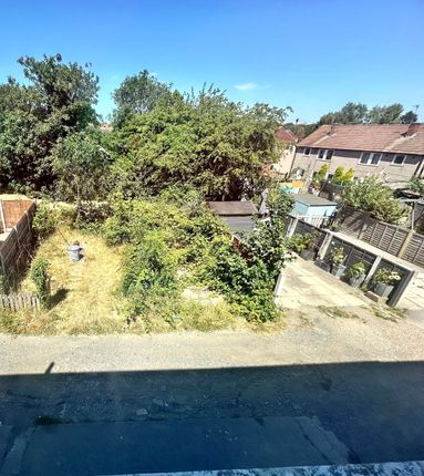 109, Weeland Road, Wakefield photo 4