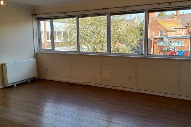 Studio to rent in Southgate, Sleaford