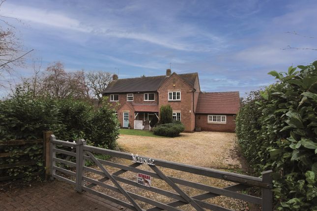 Thumbnail Detached house for sale in Kington Lane, Claverdon, Warwickshire