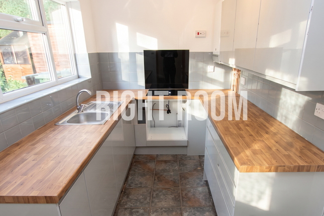 4 Courtland Gardens, Southampton photo 4