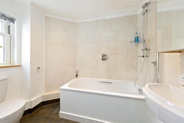 Flat for sale in Twickenham Road, Teddington