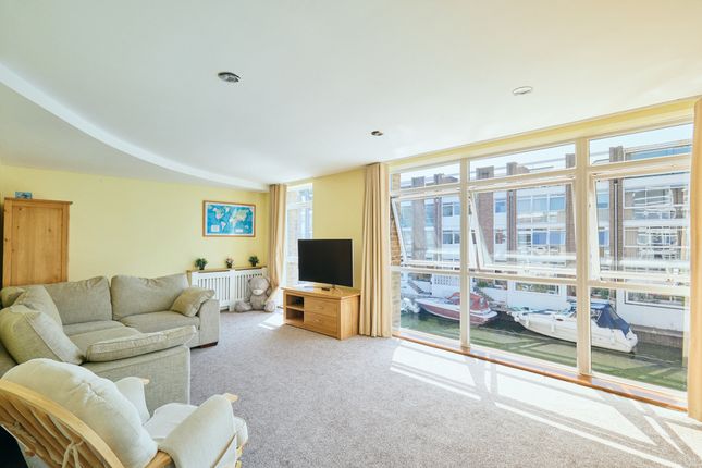 9, Fairways, Teddington photo 4