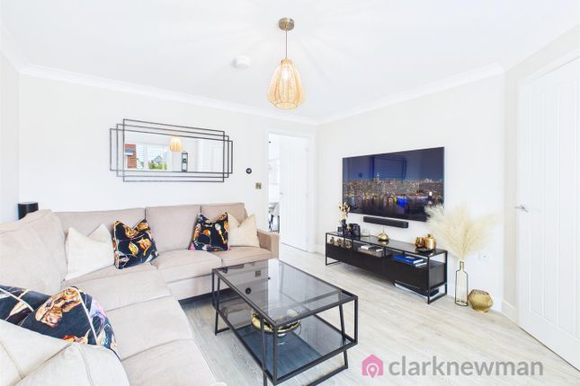 2, Woodlark Road, Harlow photo 3