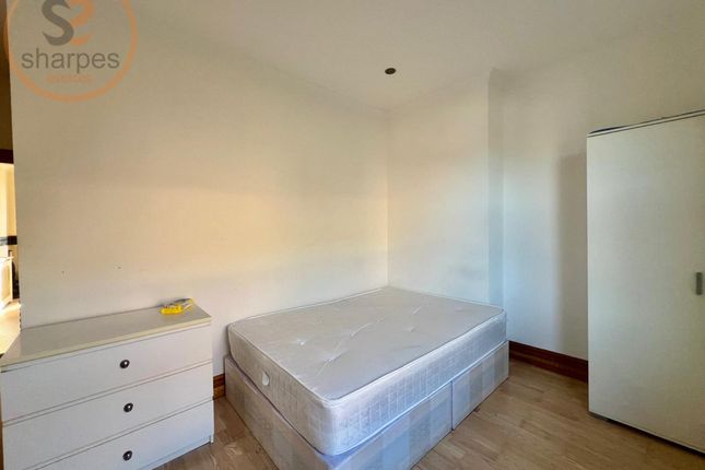 Copy of Copy of 166A Room 2 St. James's Road, Croydon photo 2