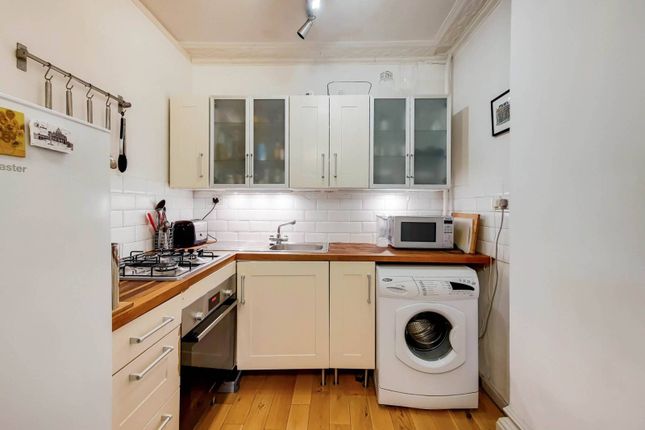 Thumbnail Flat to rent in Vassall Road, Oval, London