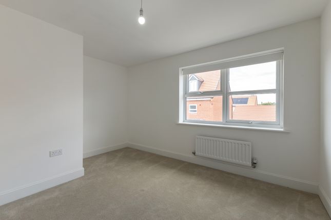 16 Crowfoot Way - Aspen RL, Leaf Living at Orchard Green, Aylesbury, HP22, Aylesbury photo 4