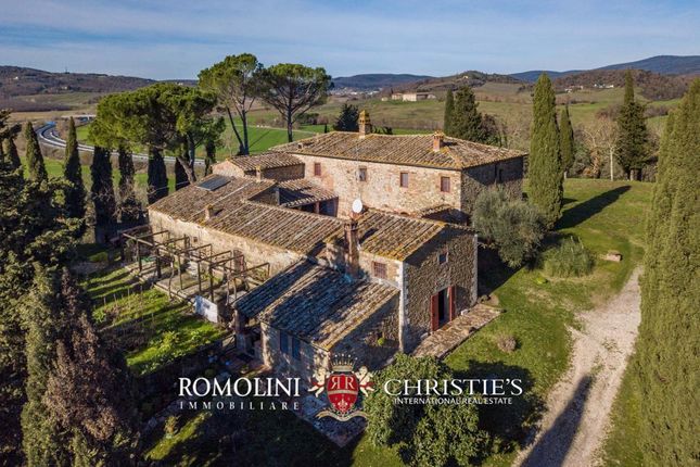 Thumbnail Country house for sale in Rapolano Terme, Tuscany, Italy