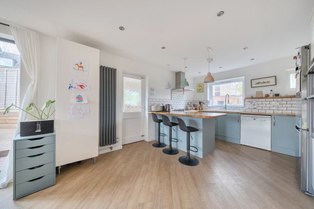 36, Malvern Court, Reading photo 4