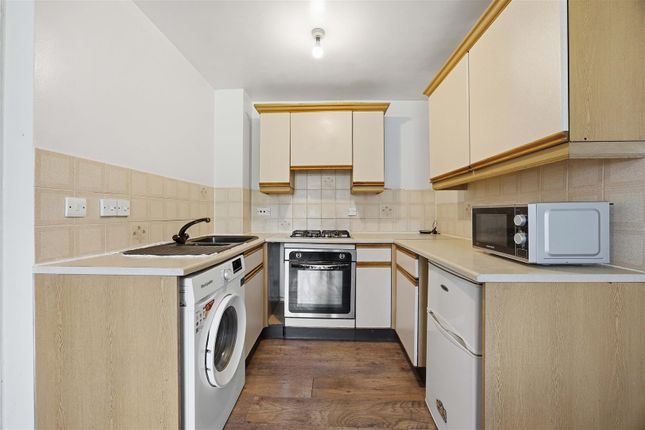 21, Osprey Close, Middlesex photo 4