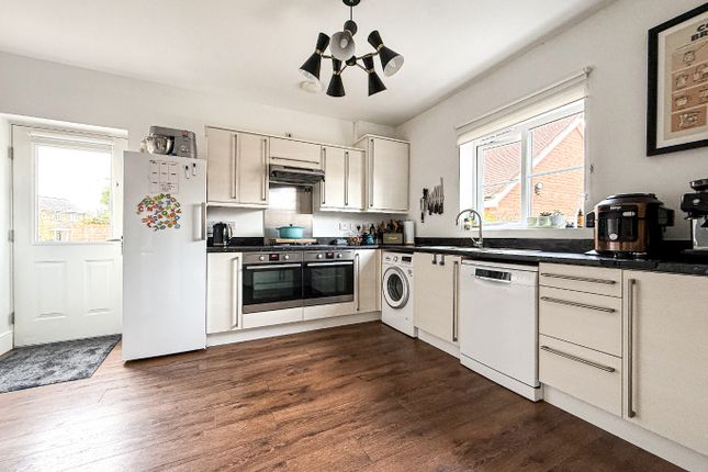 6, Gwyther Mead, Taunton photo 2