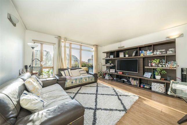 Flat 423, Maurer Court, John Harrison Way, London photo 2